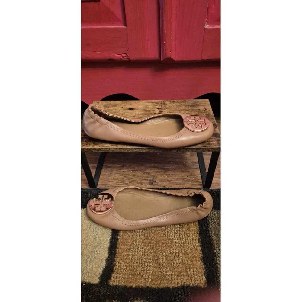Tory Burch Size 8.5 (READ) 32880 Royal Tan Minnie Travel Flat with Metal Logo
